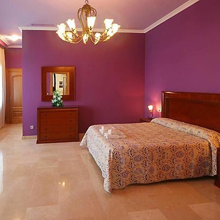 Villa With 4 Bedrooms In Las Lagunas De Mijas, With Wonderful Mountain Bagian luar foto